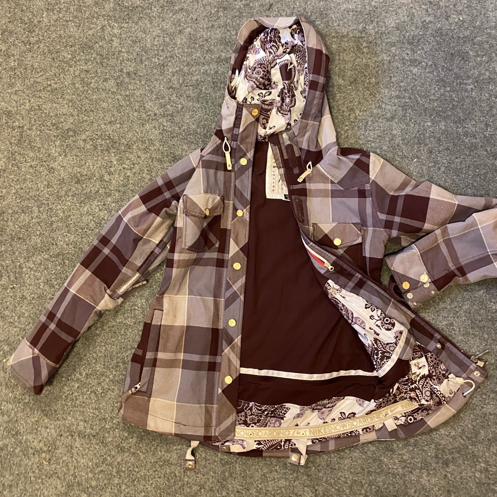 Nike women’s snowboard coat